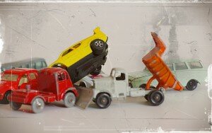 Altes Foto von Spielzeugautos